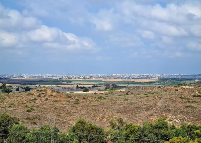 תצפית קובי. שלום עזה.  כמה קרובה, הלוואי היית רחוקה